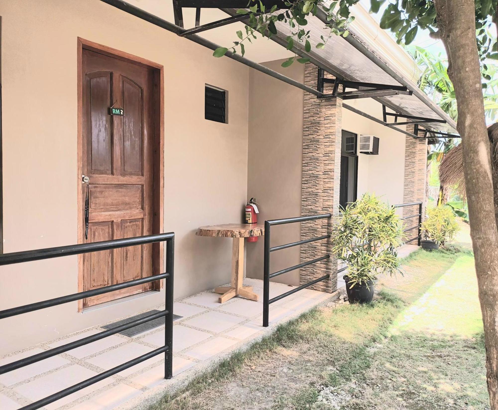 Grae’s Apartelle Moalboal Esterno foto