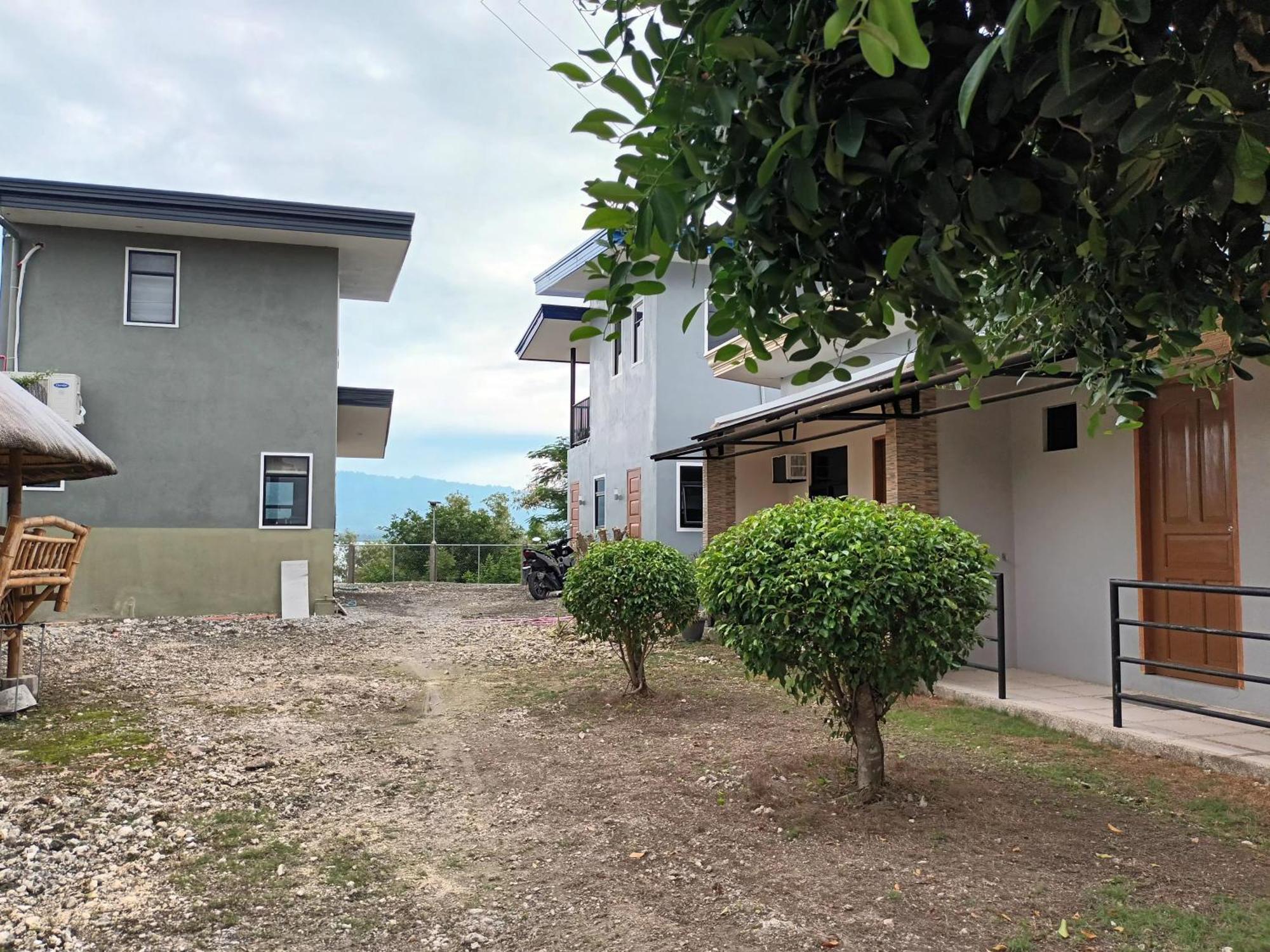 Grae’s Apartelle Moalboal Esterno foto