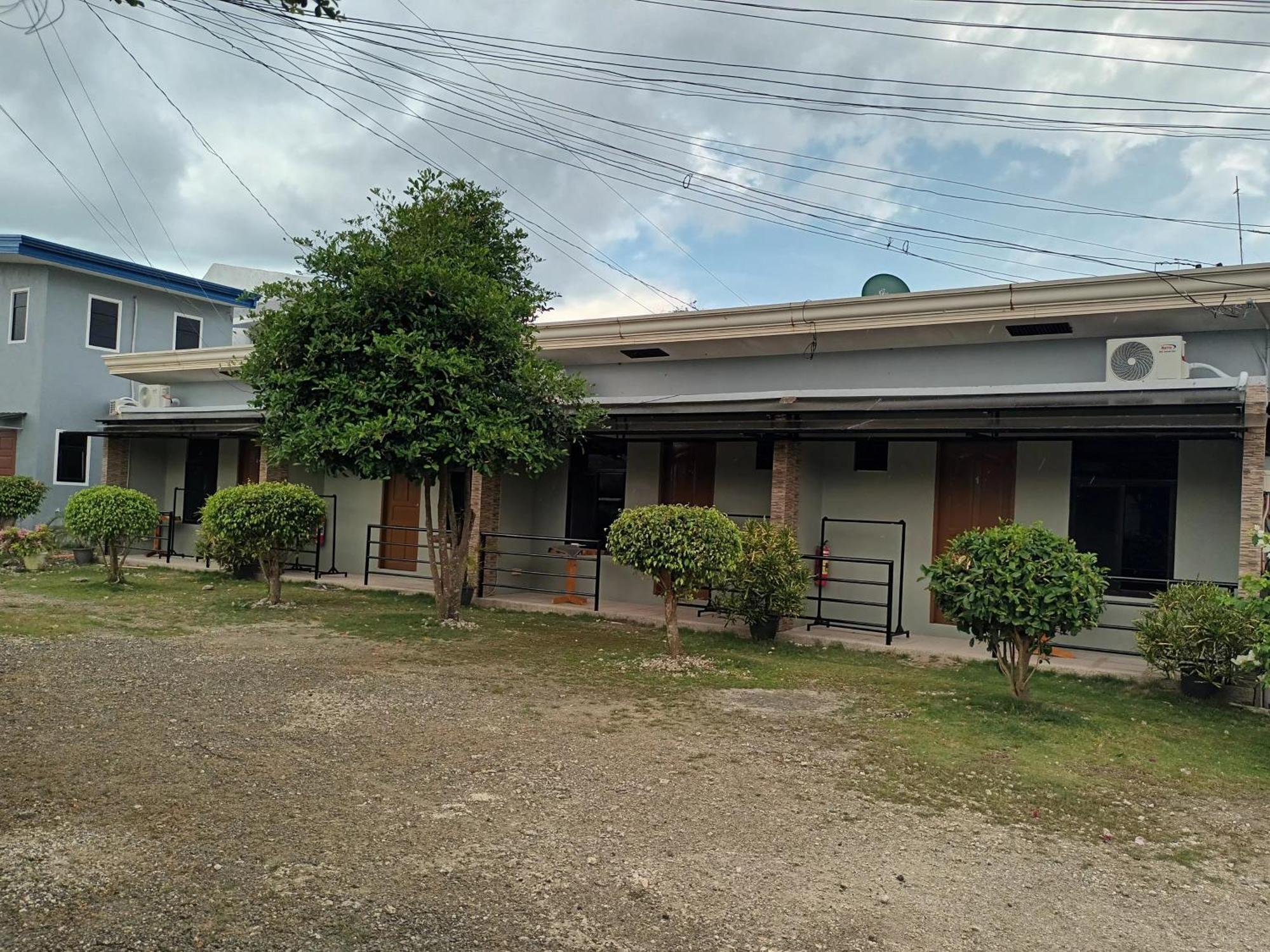 Grae’s Apartelle Moalboal Esterno foto