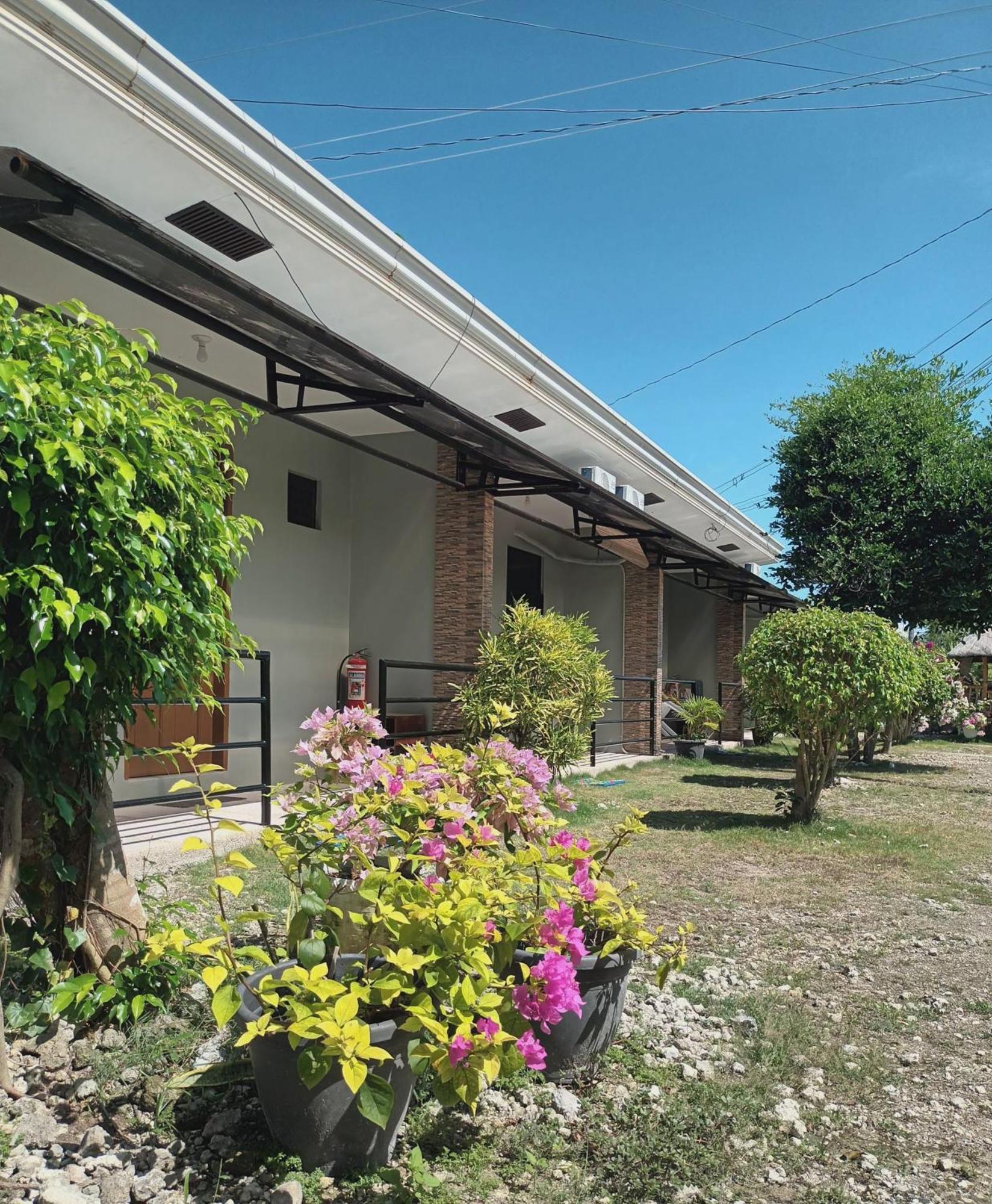 Grae’s Apartelle Moalboal Esterno foto